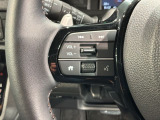 ステアリングにオーディオ操作スイッチが付いています。オーディオ画面に直接タッチしなくても操作が出来ますので、運転に集中できます。