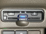 ハンドルの左側にETCがついています。高速道路の料金所の通過も楽々です。カードの取り出しもしやすい場所についています。