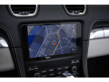 PCMにナビゲーションモジュールを備え、Apple CarPlayにも対応。お手持ちのスマートフォンを接続すれば、地図や音楽をそのまま画面上でお使いいただけます。