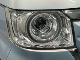LEDヘッドライトは、点灯の瞬間から最大光量を発揮し、突然暗くなるトンネルなどでの安定感を高めます。