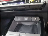 運転席のUSBタイプC充電になります。
