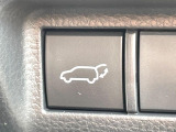 【パワーバックドア】スマートキーや運転席のボタンを押すだけでリアゲートが自動で開閉します!荷物を持っている時や、高い位置にあるバックドアを閉める際に便利な機能です♪