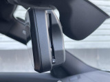 【ルームミラー一体型ETC】BMWといえばルームミラー一体型のETC。ドライバーから差し込めるかたちになっておりますので、差し忘れの際も慌てずにご利用いただけます。