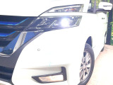 【LEDヘッドライト】悪天候や夜間走行時も良好な視界を確保し安心して運転できる高輝度LEDヘッドライトを装備!点灯速度が早く、消費電力も抑えられています。