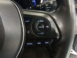 ステアリングには運転中でも簡単に操作できる各種スイッチついてます