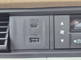 オーディオ再生やスマートフォンの充電に便利なUSBジャックを装備しています。