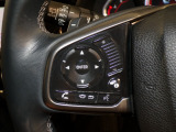 【ステアリングリモコン】ステアリングにオーディオ調節可能なスイッチが装備されていますので運転中でも視線をそらさずにオーディオの調節が可能です!