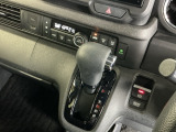 発進時から滑らかに加速する無段階変速のCVTはストップ&ゴーの多い街の中も快適です