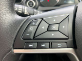 ステアリングスイッチ付。ハンドルから手を離さずにオーディオ操作が出来て安全です。
