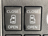 【両側パワースライドドア】スマートキーや運転席のスイッチで後席両側スライドドアの開閉が可能♪電動だから力を入れてドアを開ける必要が無く、小さなお子様でも簡単に開け閉めでき快適です♪