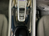 パーキングブレーキはスマートな電子制御式と合わせて渋滞時等にブレーキペダルから足を離しても停車状態を保持してくれるオートブレーキホールド機能で運転が楽になります。スタートはアクセルペダルを踏むだけ