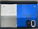 スマートキーは鍵をバッグに入れたままでもドアロックの開閉やエンジンのON・OFFができます。夜間や雨の日も鍵を探さなくて良いので便利です。