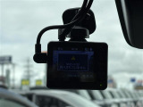 【ドライブレコーダー】映像・音声などの運転中の記録を残します。事故などを起こした起こされた時の証拠になりえますので、もしも時でも安心ですね。