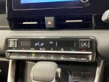 左右独立温度コントロールフルオートエアコンです。運転席、助手席それぞれで独立して温度設定ができます。冷え性の方が乗っても安心ですね♪