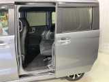 【両側オートスライドドア】子供を乗せたりするのにも隣のお車を気にせずストレスフリー★雨の日などはリモコンキーからドアの開閉ができとても便利な両側オートスライドドア★