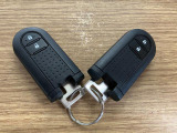 【スマートキー】 スマートキーを携帯していれば、ドアハンドルのボタンを押すだけでロックの解除ができます。