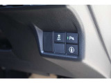 スポーツカーにも安全を。いつでもどんな場面でも不安なく安心して運転できるようにドライバーと一緒に周囲に気を配り、もしもに備えるHonda SENSINGのさまざまな機能や装備が充実しています。