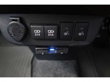 【シートヒーター】運転席、助手席ともにシートヒーター装備です。寒い朝、車内が暖まるのを待たずに快適に出発できます♪気持ちよく1日が始まります。