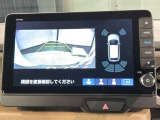 リバースギアに入れるだけで後方の表示へ切り替わります。夜間や雨の日の駐車も楽になりますよ。
