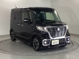狭い駐車場でも、スライドドアならチャイルドシートへのお子さまの乗降や荷物の積載もスムーズ。