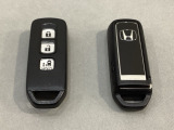 スマートキー付きですからドアロックの開閉およびエンジンスタートが楽々です。電動スライドドアの開け閉めもボタンで操作できます。スペアキーも同じものを用意しております。