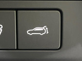 【パワーバックドア】スマートキーや運転席のボタンを押すだけでリアゲートが自動で開閉します!荷物を持っている時や、高い位置にあるバックドアを閉める際に便利な機能です♪