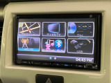 【ナビゲーション】目的地までしっかり案内してくれる使いやすいナビ。Bluetooth接続すればお持ちのスマホやMP3プレイヤーの音楽を再生可能!毎日の運転がさらに楽しくなります!!