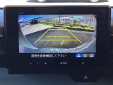 バックモニター付きで、車庫入れやバック時の後方確認をしっかりサポート。モニターに映し出される映像で死角も確認しやすく、狭い場所での駐車や後退時の操作をより安心して行えます。