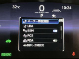 衝突回避ブレーキ機能&車線逸脱警報機能が付いています。