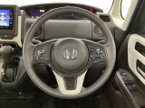 ハンドルにHondaセンシング系のクルーズコントロールやレーンキープアシストなどのスイッチと、オーディオの操作スイッチが装備されています。ハンドルから手を離さず安全に操作できます。