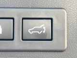 【パワーバックドア】スマートキーや運転席のボタンを押すだけでリアゲートが自動で開閉します!荷物を持っている時や、高い位置にあるバックドアを閉める際に便利な機能です♪