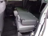 当店では専任のメカニックが大切なお客様のお車を一台一台丁寧に整備いたします。自社認証工場にてリフトアップし下回りまでキッチリ検査いたします。