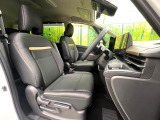 運転席シート廻りは使用感も少なく、良好な状態となっています。丁寧に使われていたことがよくわかりますね。