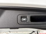 パワーゲートが装備されていますので、手荷物が多くても楽々操作で指1本!運転からも操作できます