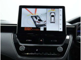 サイドクリアランスビュー表示中に、旋回時の運転操作に合わせて自動で車両を斜め後方から見たような映像を表示。