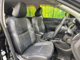 運転席シート廻りは使用感も少なく、良好な状態となっています。前オーナー様が丁寧に使っていたことがよくわかりますね。