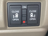 リアドアは乗り降りに便利な両側電動スライドドアです。また運転席に座っていながらスイッチ操作で自在にスライドドアを開け閉めできます。