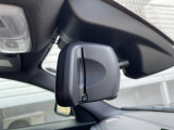 【ルームミラー一体型ETC】BMWといえばルームミラー一体型のETC。ドライバーから差し込めるかたちになっておりますので、差し忘れの際も慌てずにご利用いただけます。