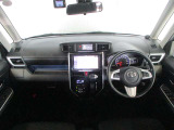 黒を基調としたスタイリッシュなデザインの運転席です。衝突被害軽減ブレーキ、レーンキープアシストなどの安心装備付き!