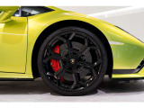 Rims Damiso 20'' Shiny Black:ランボルギーニV12ビジョンGTにインスピレーションを受けた六角形デザインのホイールです。