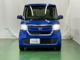 LEDヘッドライトを装備しています。LEDヘッドライトはとても明るく、雨の日や夜間走行も安全・安心です。オートライトコントロール付きで周囲の明るさに応じて自動で点灯・消灯します