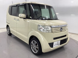 狭い駐車場でも、スライドドアならチャイルドシートへのお子さまの乗降や荷物の積載もスムーズ。