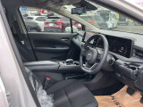 運転席まわりは、使用感も少なく良好な状態です。