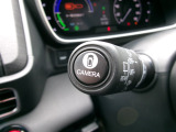 ビュースイッチを押すことで、車両に搭載された複数のカメラ映像を切り替え、ナビやモニター画面に表示することができます。