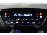 運転席と助手席の温度設定の変更が可能な左右独立タイプのデュアルエアコンです♪♪♪暑がりな人・寒がりな人も誰もが車内を快適にお過ごしいただけます♪♪♪