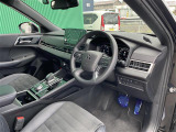 【運転席】座り心地が良いシートなので長時間の運転でも快適にお過ごしいただけます。新品のフロアマットのご注文も可能です。掲載箇所以外にご希望の写真がございましたらお気軽にお問い合わせ下さい。