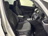 ★快適性と操作性を兼ね備えた運転席★長距離ドライブでも快適にお過ごしいただける、こだわりの空間です♪