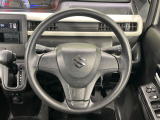 インテリアに合わせたデザインのステアリングは、運転される方のことも考え、運転しやすい形状、大きさです。是非一度、実際に触ってお確かめください。