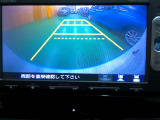バックカメラの画像です。ガイドラインがスムースな車庫入れをサポートいたします。車庫入れの安心感がアップしますね。