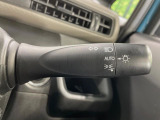 【オートライト】周りの明るさに応じて自動でヘッドライトの点灯・消灯ができる機能です!ライトの付け忘れ・消し忘れなどが無くなり、雨の日や夕方の走行も安心!トンネル通過時も便利ですね♪